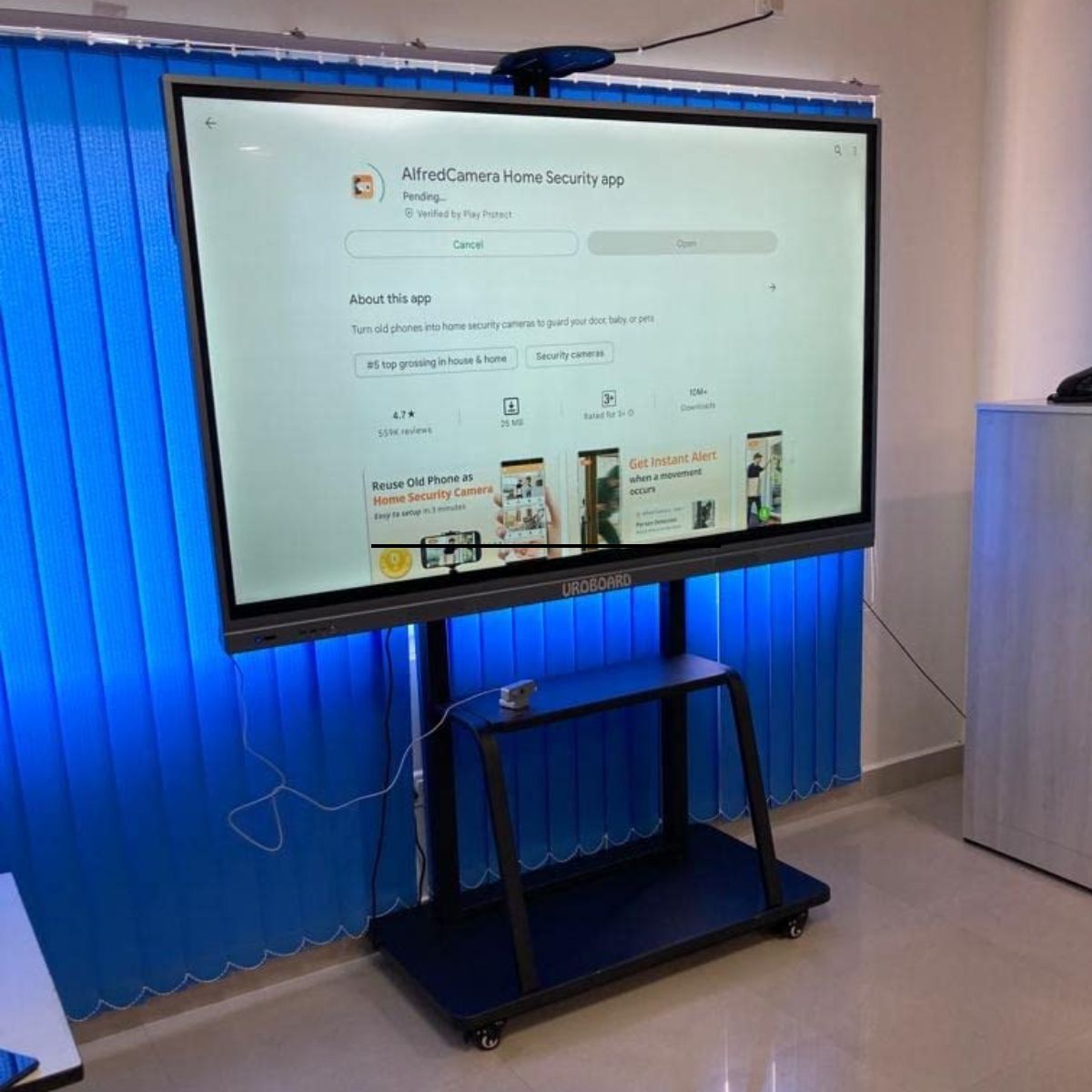 42 to 100 Inch LED TV Trolley Cart 150 kgs Load Capacity VESA 900x600mm max